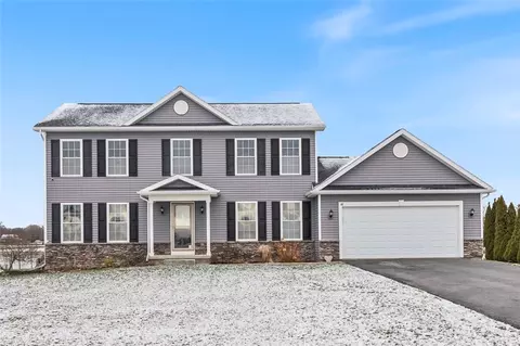 48 Bunny Run, Ogden, NY 14428