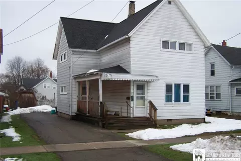21 Armadillo St, Dunkirk, NY 14048