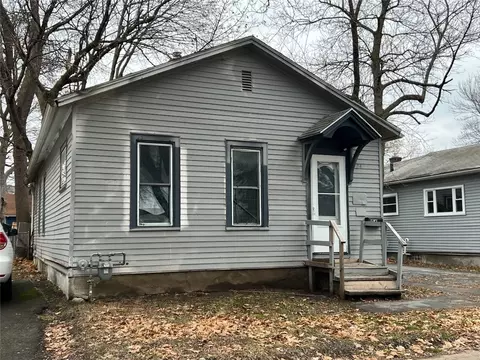 24 Bloss St, Rochester, NY 14608