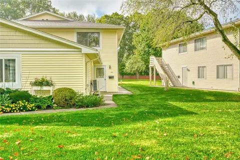 140 Milrace Dr, East Rochester, NY 14445