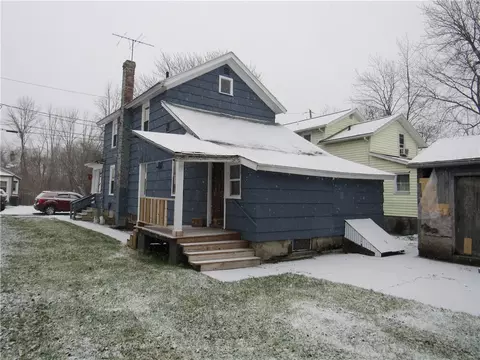 38 Shuler St, Lyons, NY 14489 photo 3