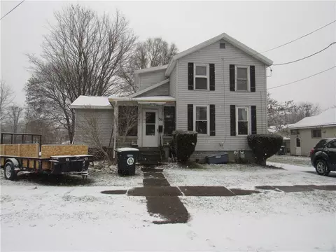 70 Franklin St, Lyons, NY 14489