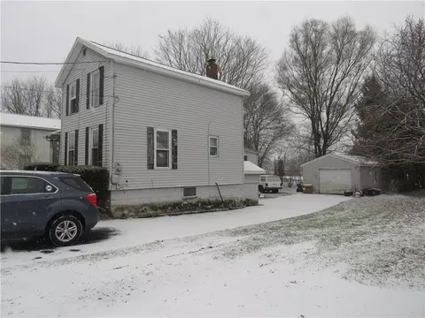 70 Franklin St, Lyons, NY 14489 photo 2