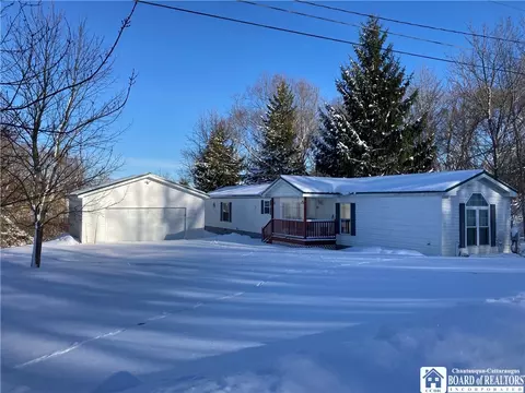 16 Barnes St, Mayville, NY 14757