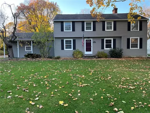 55 Ledgerock Ln, Rochester, NY 14618