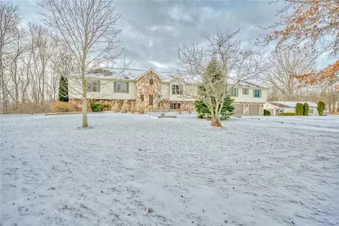 195 N Greece Rd, Hilton, NY 14468