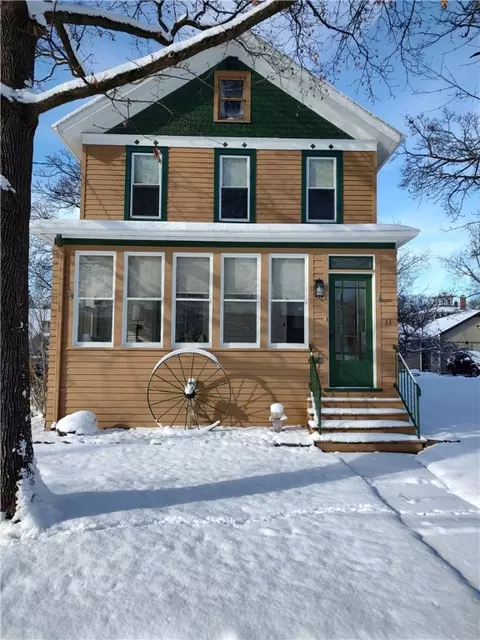 13 Maple St, Seneca Falls, NY 13148