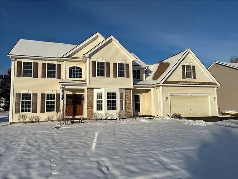 204 Red Spruce Ln, Greece, NY 14616