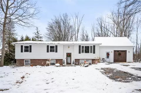 24 Pratt Rd, Manchester, NY 14504