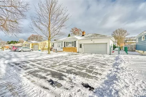 340 Ellinwood Dr, Irondequoit, NY 14622