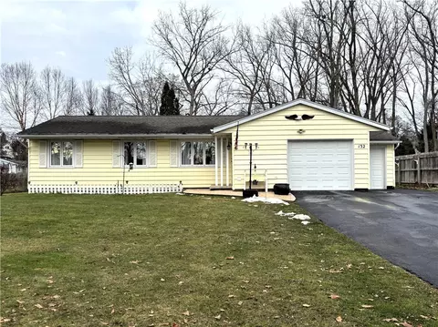 132 Sherwood Dr, Parma, NY 14468