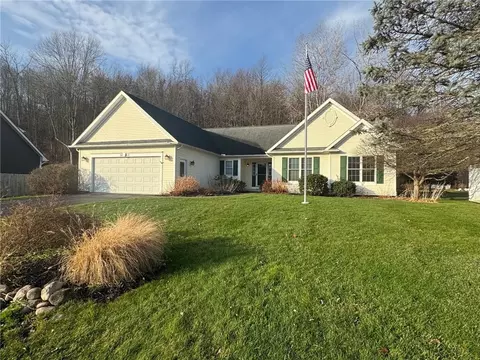 1463 Camborn Dr, Macedon, NY 14502