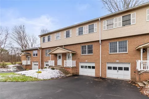 6415 Forest Gln Way, Victor, NY 14564