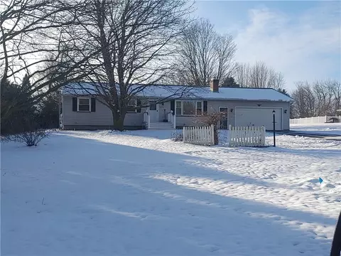 7058 Old State Rd, Bergen, NY 14416