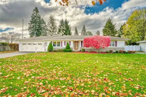 3 Greenbriar Drive Dr, Gates, NY 14624