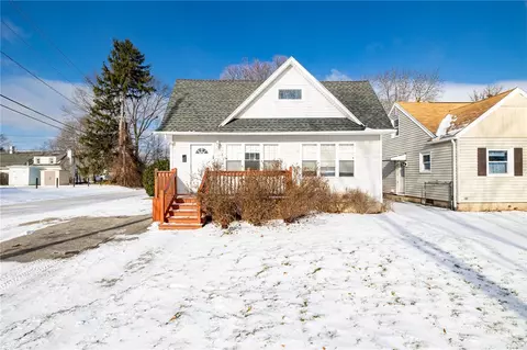 282 Brayton Rd, Greece, NY 14616