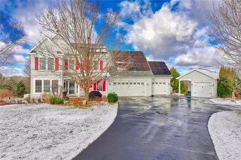 27 Cassandra Cir, Chili, NY 14428