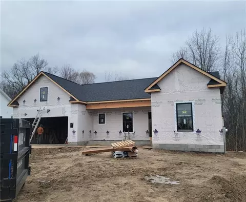 3276 Spragbrook Cir, Macedon, NY 14502