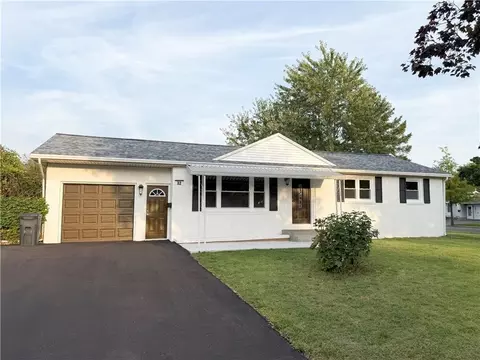 32 Fleetwood Dr, Irondequoit, NY 14609