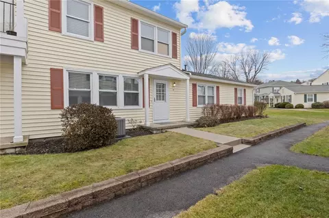 34 Arrowhead S, Perinton, NY 14450