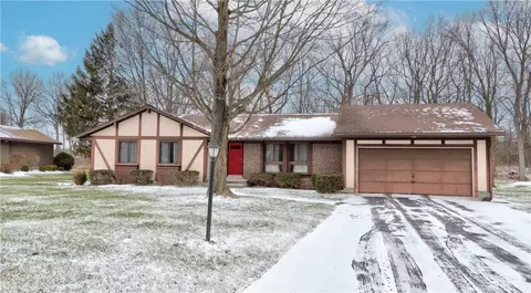 5 Crescence Dr, Geneva, NY 14456