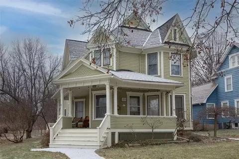 27 Oak St, Geneseo, NY 14454