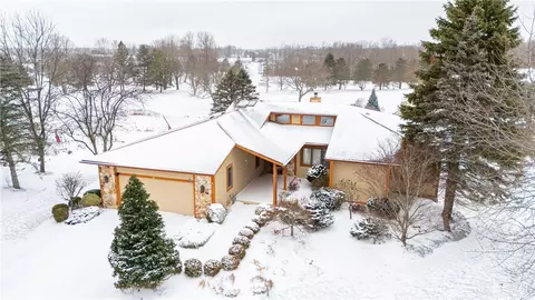 25 Spyglass Hl, Perinton, NY 14450