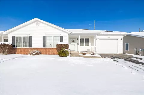 14 Kirkdale Cir, Greece, NY 14612