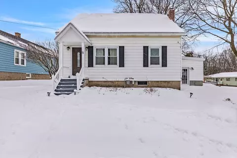 11 Rochester St, Auburn, NY 13021