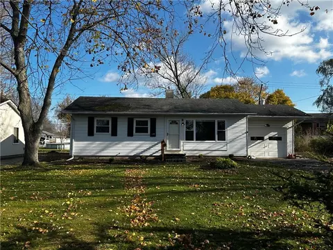 18 Fairlea Rd, Honeoye Falls, NY 14472
