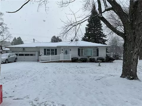 286 Meadowdale Dr, Gates, NY 14624