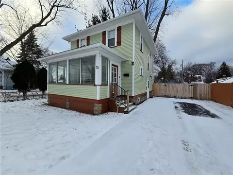 28 Worcester Rd, Greece, NY 14616