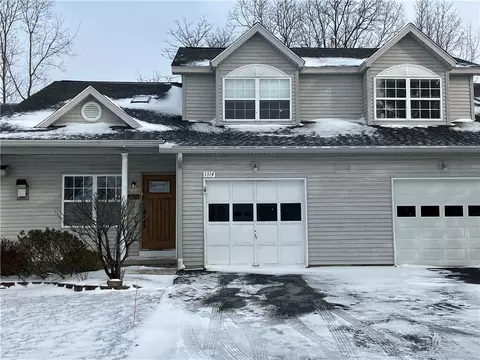 1314 Courtney Dr, Victor, NY 14564