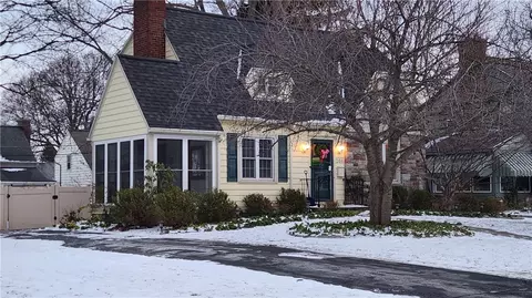 266 Briarwood Dr, Irondequoit, NY 14617
