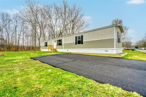 182 Cortland Dr, Ontario, NY 14519