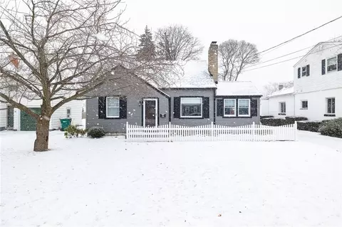60 Doris Rd, Irondequoit, NY 14622