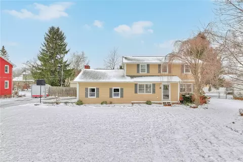27 Sherwood Dr, Brockport, NY 14420