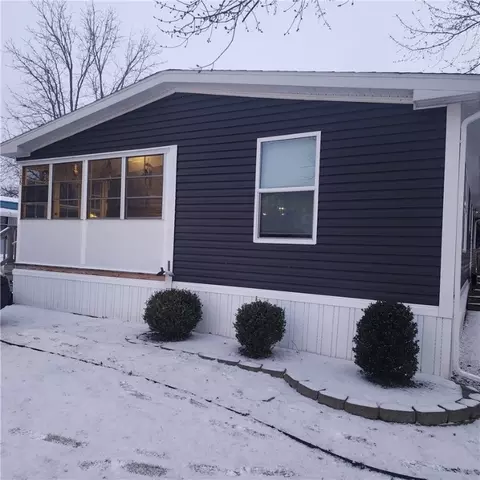 108 Pat Dr, Farmington, NY 14425