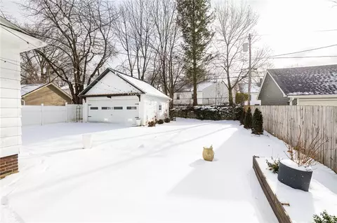 499 Hurstbourne Rd, Irondequoit, NY 14609 photo 39
