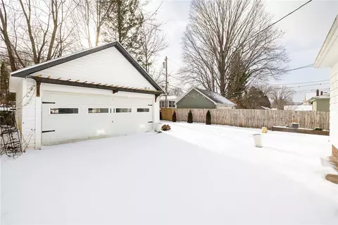 499 Hurstbourne Rd, Irondequoit, NY 14609 photo 38