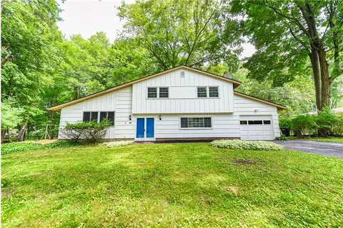 46 Crystal Springs Ln, Perinton, NY 14450