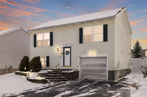 49 Lianne Dr, Greece, NY 14626