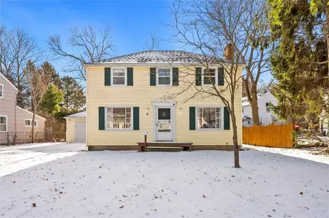 21 Glenmont Dr, Irondequoit, NY 14617