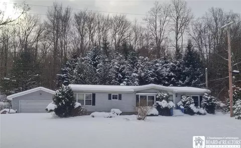 466 W Perimeter Rd, South Valley, NY 14738
