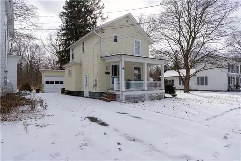 41 Grove St, Mount Morris, NY 14510
