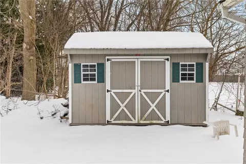 8 Joy St, Lyons, NY 14489 photo 4