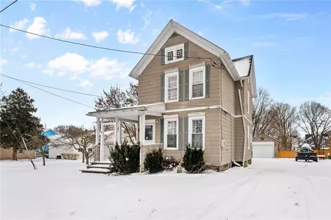 8 Joy St, Lyons, NY 14489 photo 2