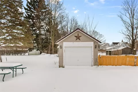 8 Joy St, Lyons, NY 14489 photo 3
