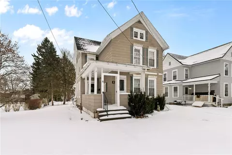 8 Joy St, Lyons, NY 14489