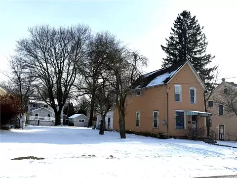 32 Chestnut St, Wellsville, NY 14895